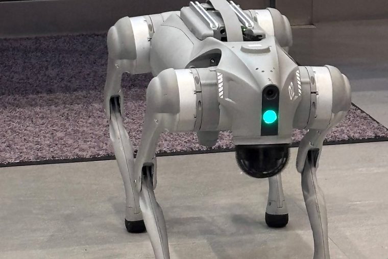 四足歩行ロボット